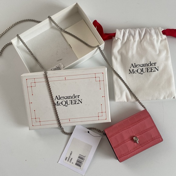 ๐ ALEXANDER MCQUEEN | Card Holder on Chain - Picture 2 of 14